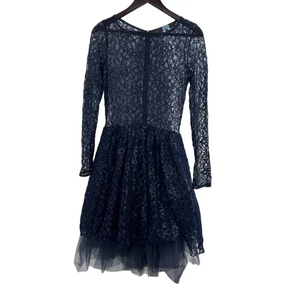 white lace grad dress Elegant White Long Sleeves Prom Dress Slit Long With Lace Appliques main image 1